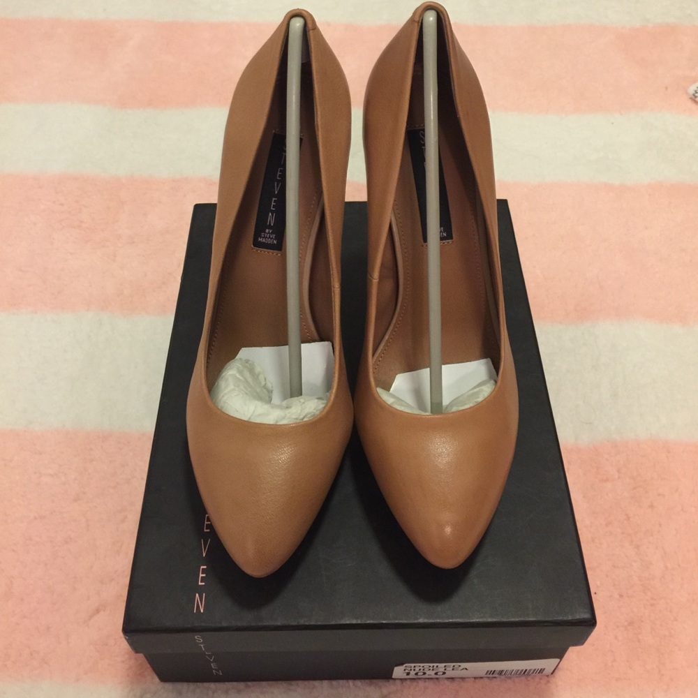 Steve Madden "Spoiled" Nude leather heels *AUTH*